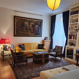 Apartment Borghese 42, Rome