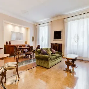 Apartment Tibullo - Classic & Elegant Center, Rome